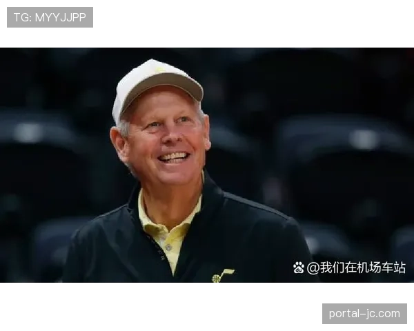 爵士队中锋接受采访，谈及影片学习对其护框效率提升的帮助。